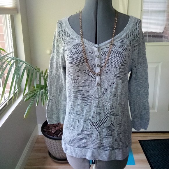 AEO Lightweight 3/4 Sleeved Henley Sweater - Picture 2 of 11